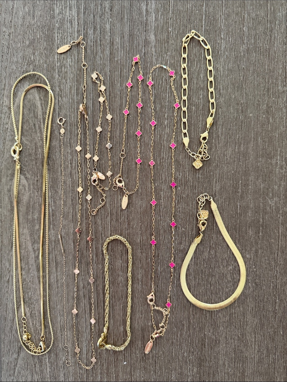 Gold Tone Women's assortment of jewelry. Necklaces and bracelets - Picture 1 of 1
